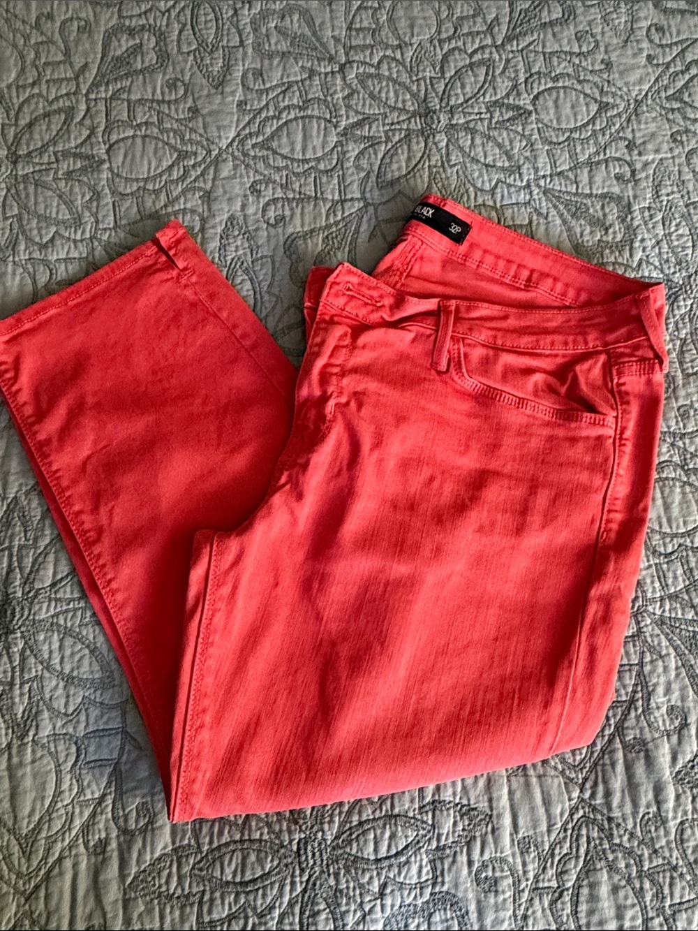 PREOWNED Just Black designer label Coral Straight-Leg Womenโs Capri Slacks 32P